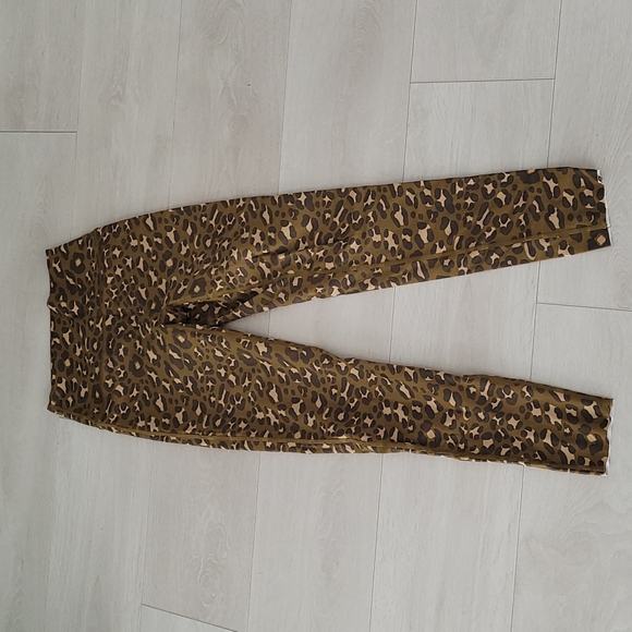 Aerie Green Leopard Athletic Leggings